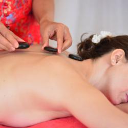 Massage aux pierres chaudes